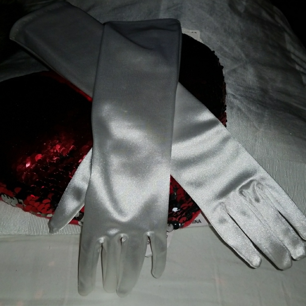 Satin white little toddler girls gloves. NWOT